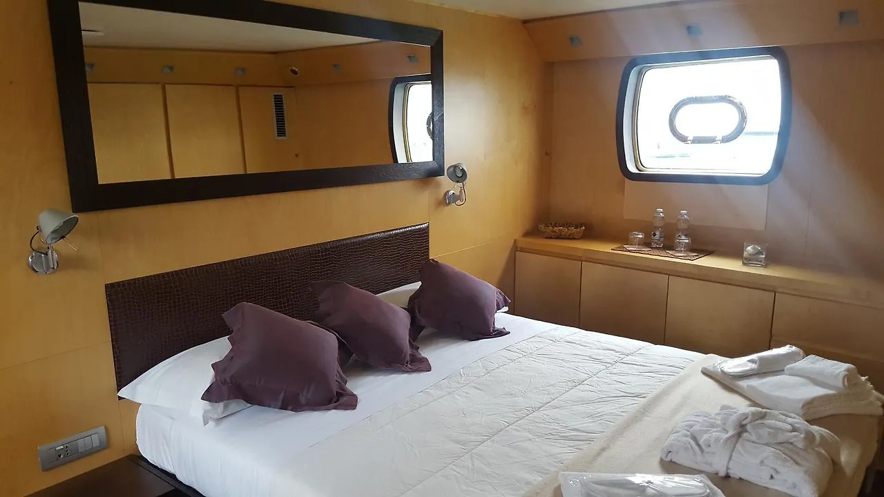 Yacht Bert Venezia