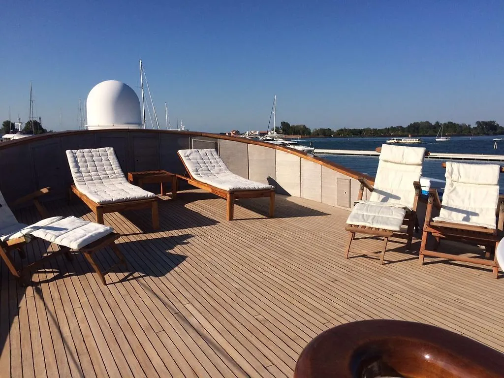 Botel Yacht Bert Venezia