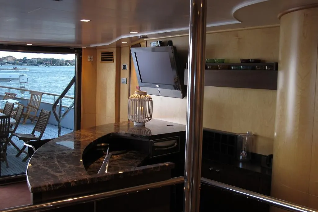 Botel Yacht Bert Venezia
