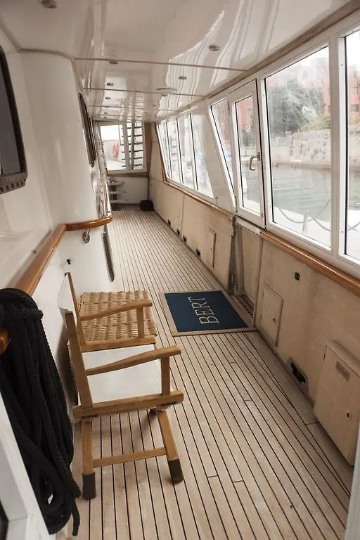 ***** Botel Yacht Bert Venezia Italy