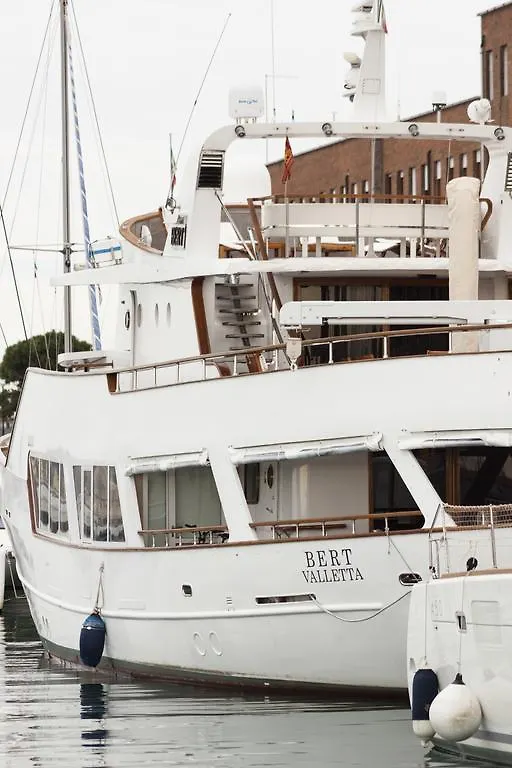 Yacht Bert Venezia Botel