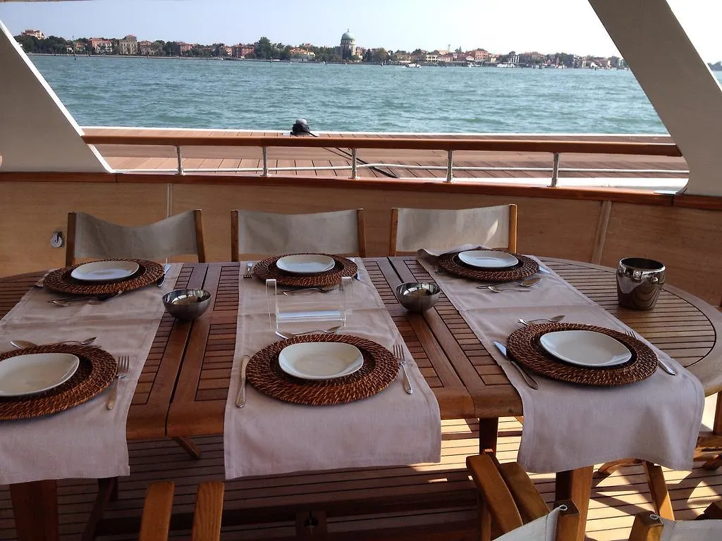 Yacht Bert Venezia
