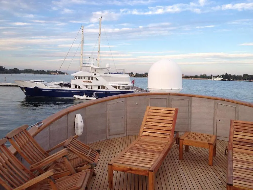 Yacht Bert Venezia 5*, Venice