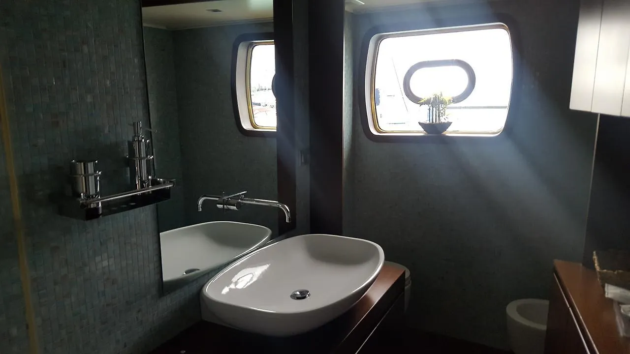 Botel Yacht Bert Venezia
