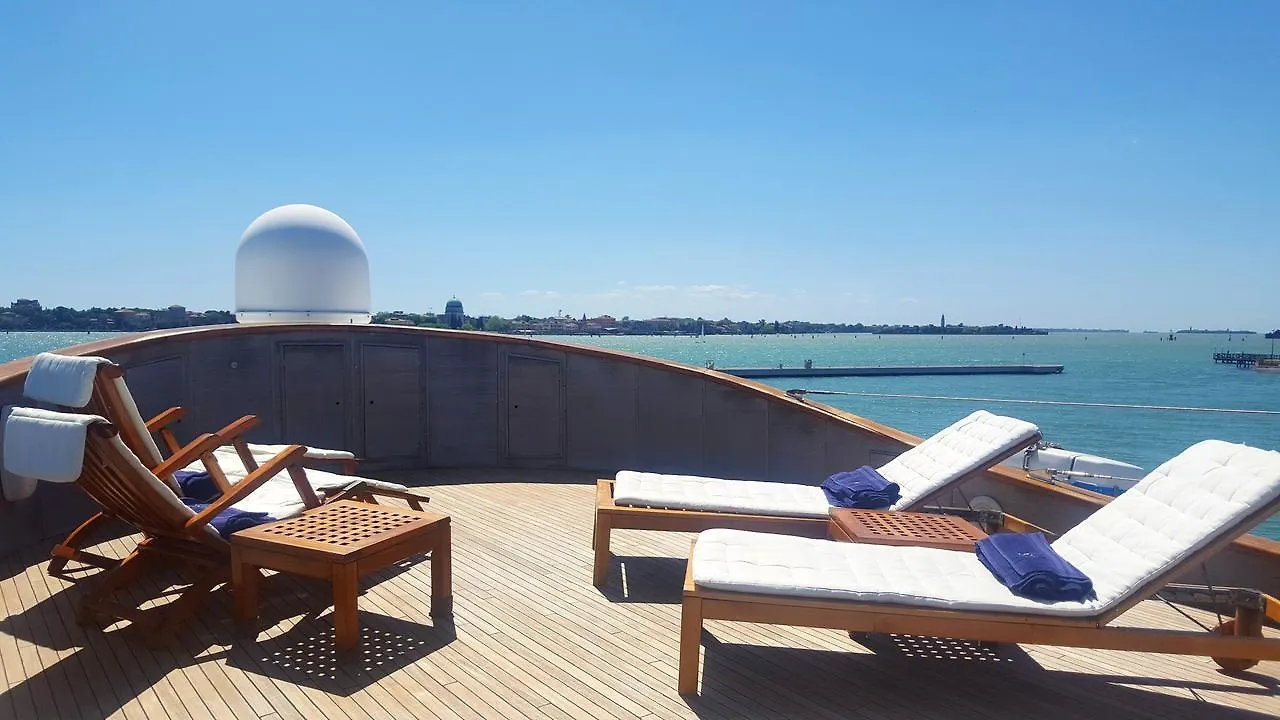 Yacht Bert Venezia Botel Venice