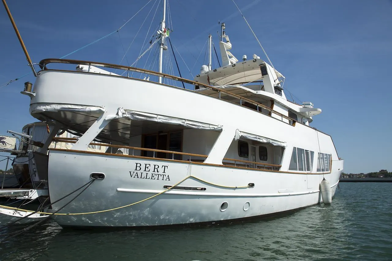 Yacht Bert Venezia 5*, Venice