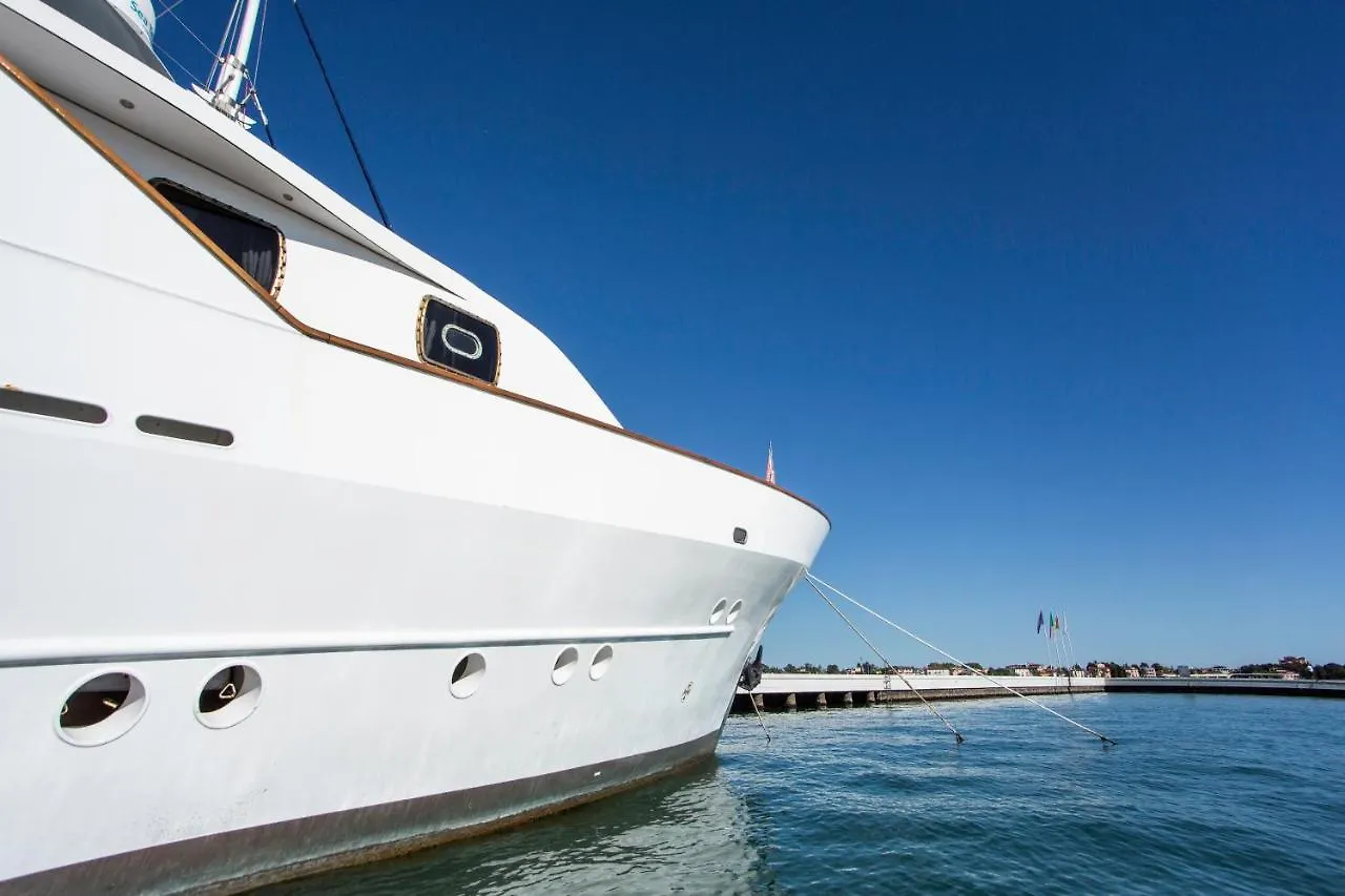 Botel Yacht Bert Venezia